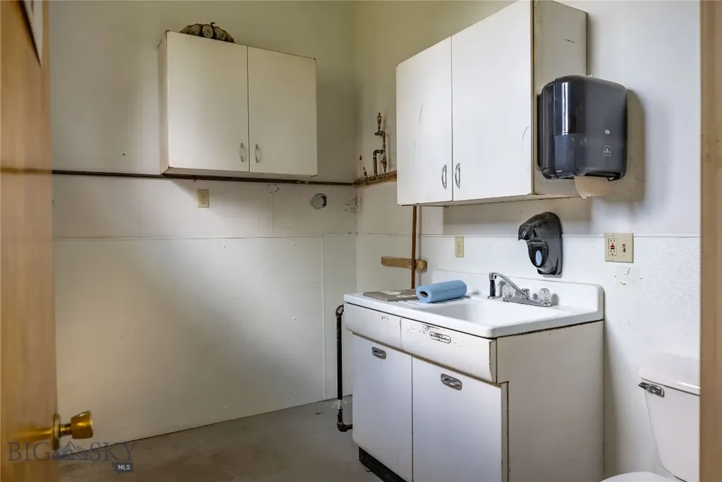 228 Big Timber Loop Road Highway Big Timber MT 59011