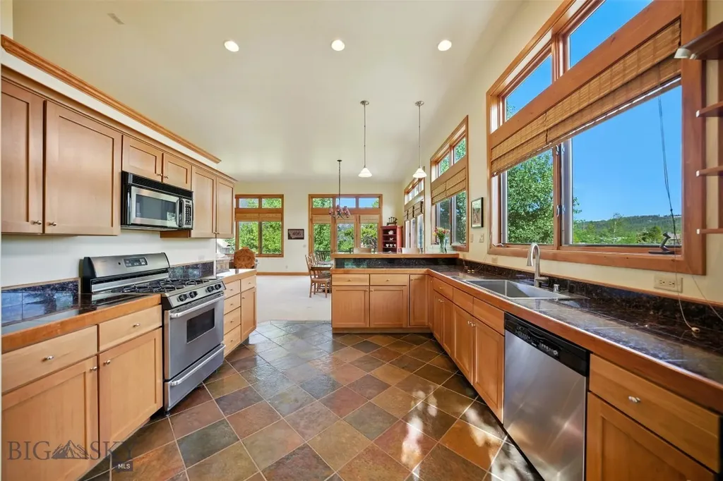 2130 Looking Glass Big Sky MT 59716