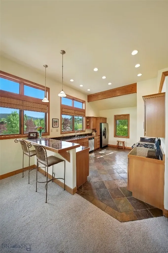 2130 Looking Glass Big Sky MT 59716