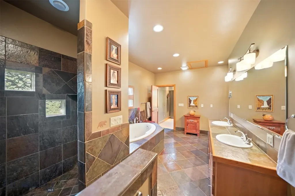 2130 Looking Glass Big Sky MT 59716