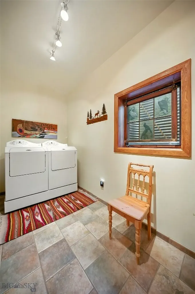 2130 Looking Glass Big Sky MT 59716
