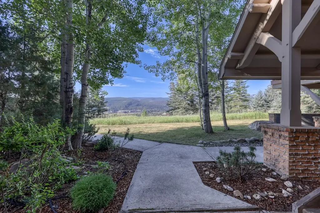 2780 Bobtail Horse Road Big Sky MT 59716