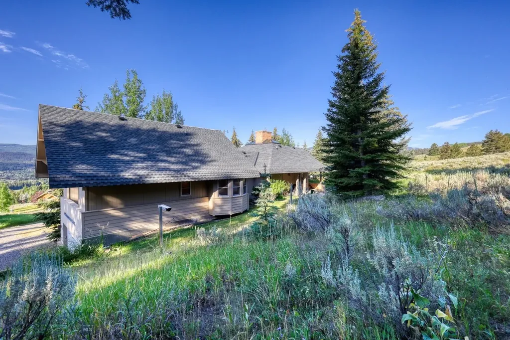 2780 Bobtail Horse Road Big Sky MT 59716