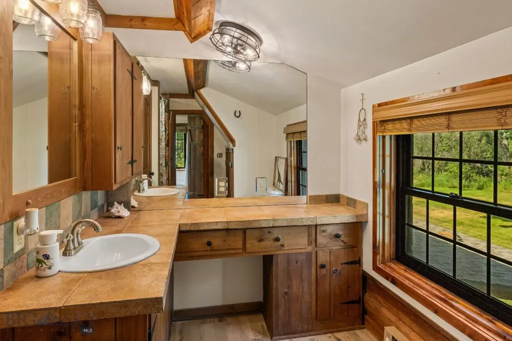 25 Big Chief Trail Bozeman MT 59718