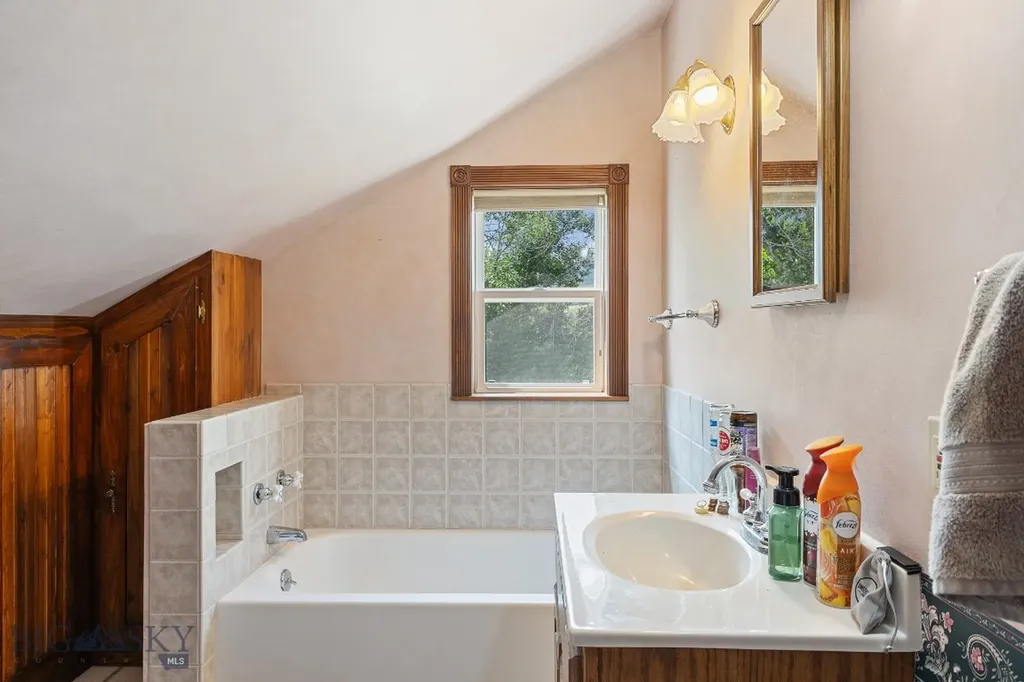 6 Washoe Circle Bearcreek MT 59007