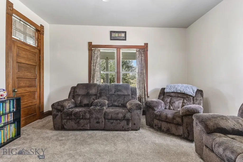 6 Washoe Circle Bearcreek MT 59007