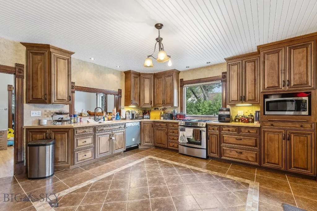 6 Washoe Circle Bearcreek MT 59007