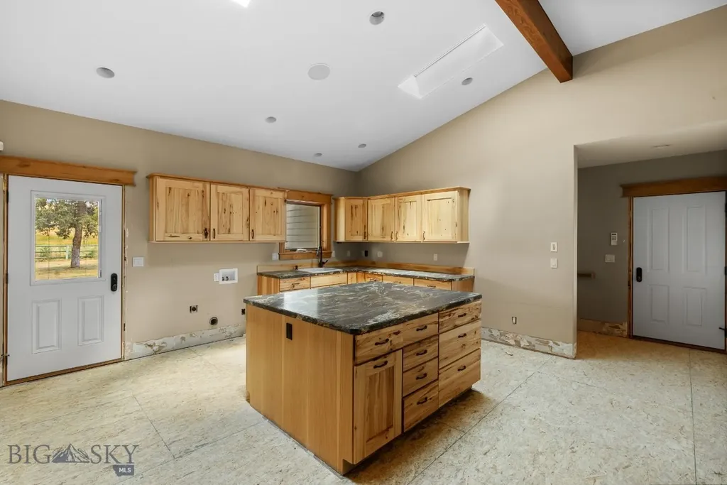 8555 Camp Creek Road Manhattan MT 59741