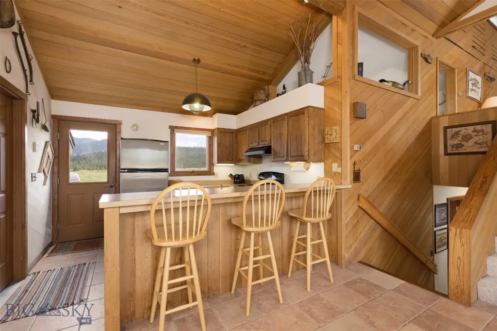 2120 Yellowtail Big Sky MT 59716