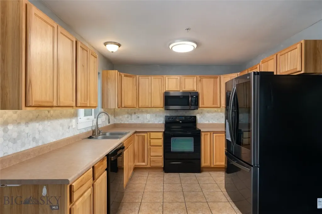 1126 Cruiser Lane Belgrade MT 59714