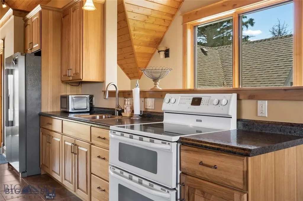 8555 Camp Creek Road Manhattan MT 59741