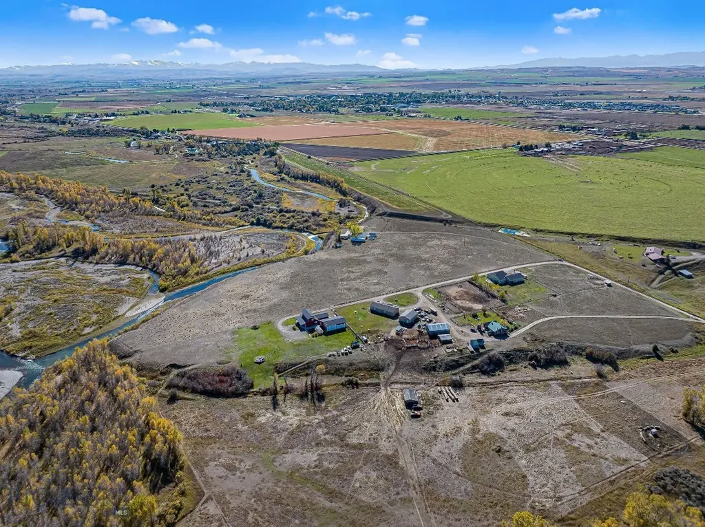 2440 Yadon Road Manhattan MT 59741