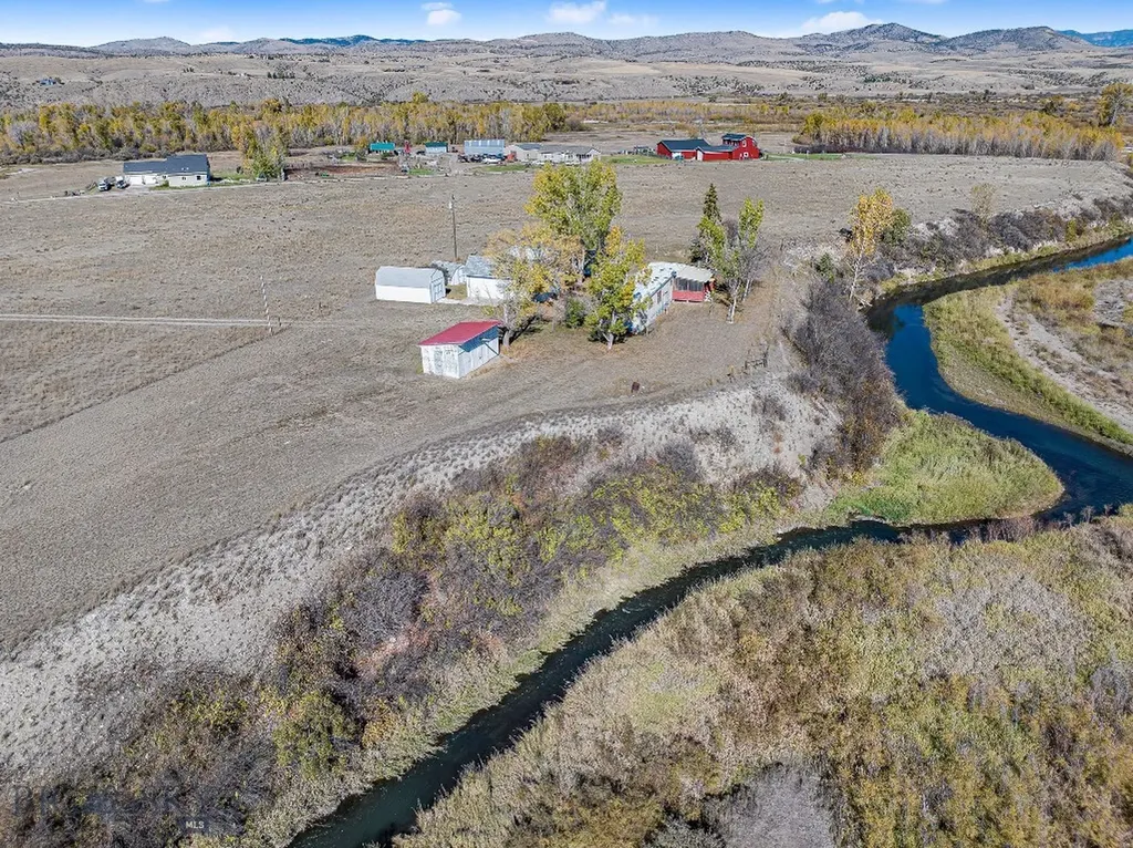 2440 Yadon Road Manhattan MT 59741