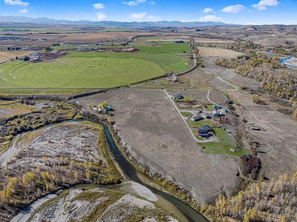 2440 Yadon Road Manhattan MT 59741