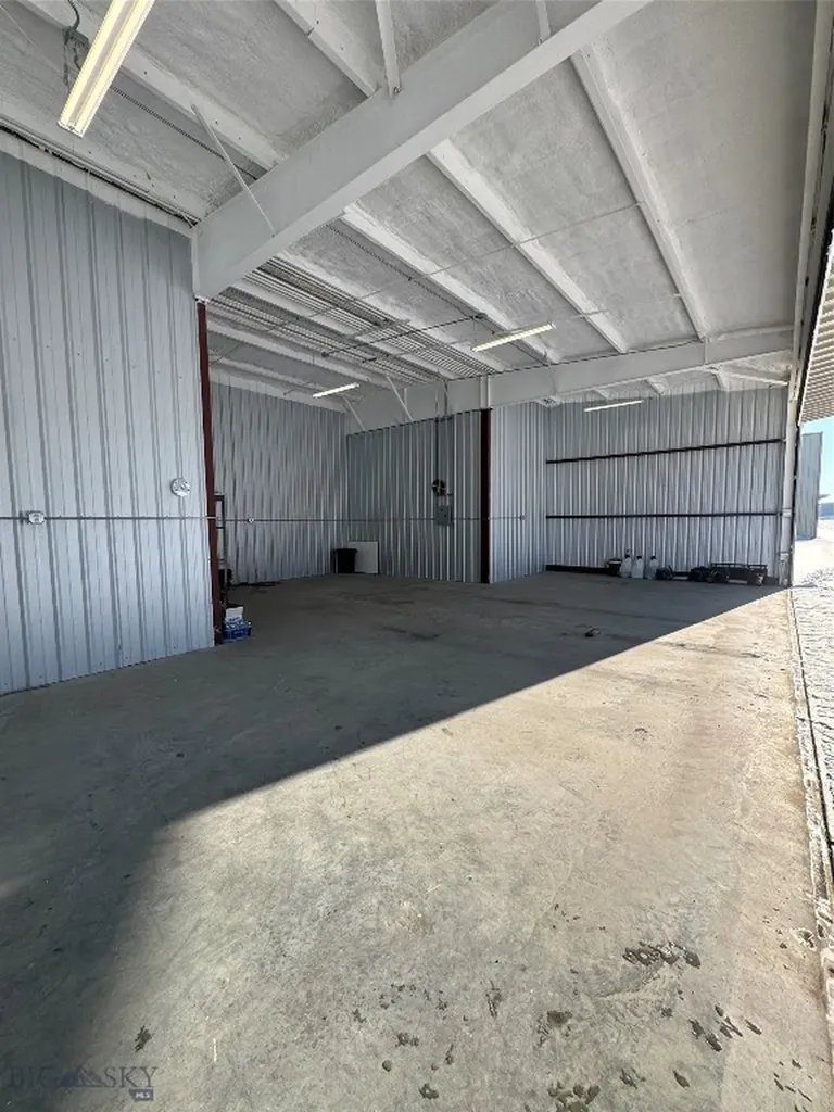 277 Vw1 Hangar Belgrade MT 59714