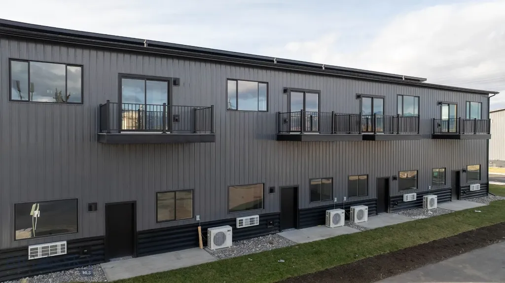202 Fletching Unit B Belgrade MT 59714