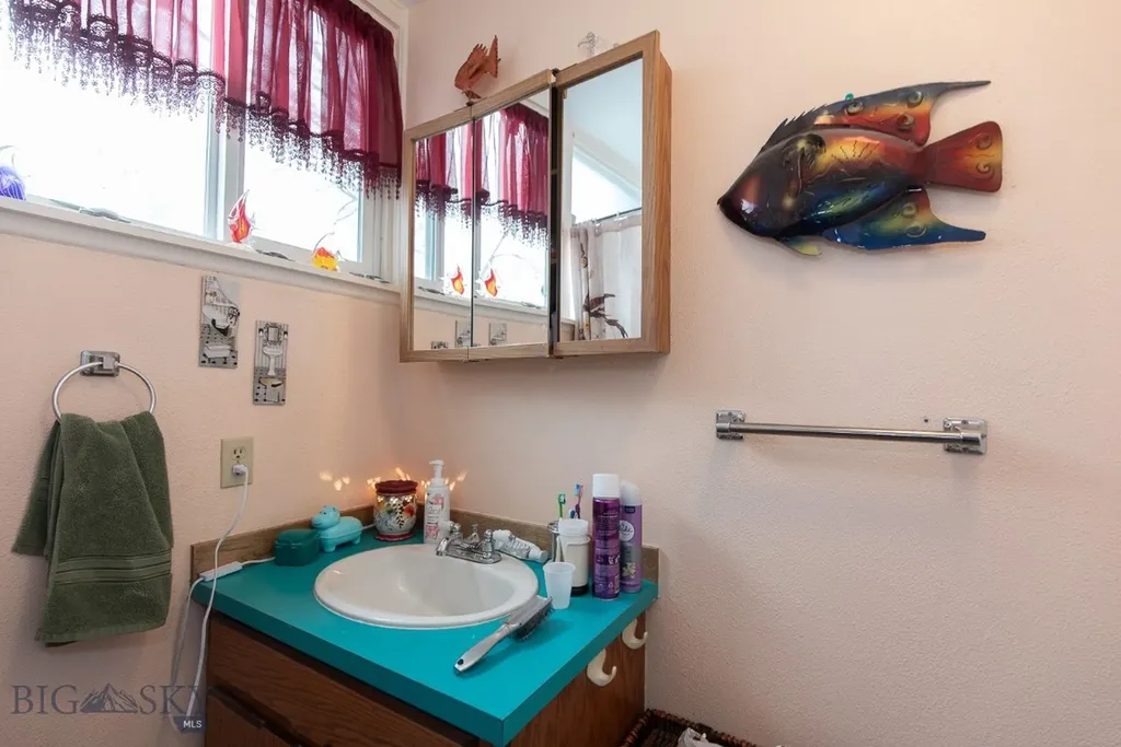 110 E Hamilton Sheridan MT 59749