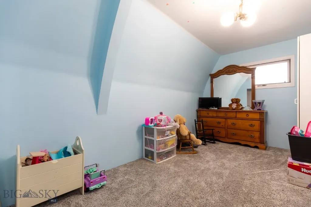 110 E Hamilton Sheridan MT 59749