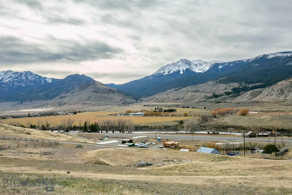 Nhn Maiden Basin Road Gardiner MT 59030