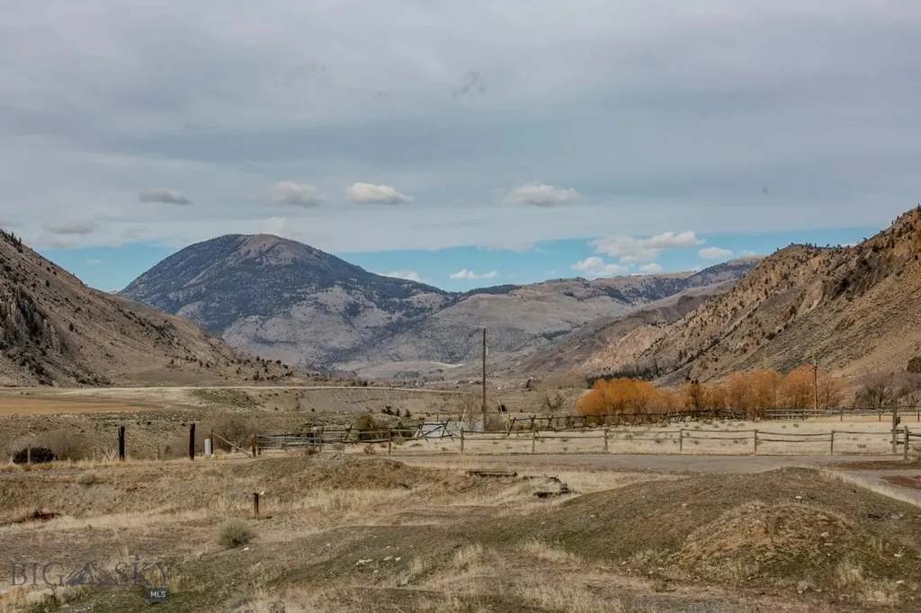 Nhn Maiden Basin Road Gardiner MT 59030