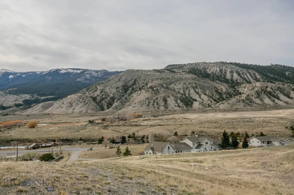 Nhn Maiden Basin Road Gardiner MT 59030