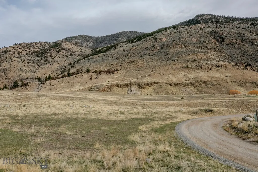 Nhn Maiden Basin Road Gardiner MT 59030