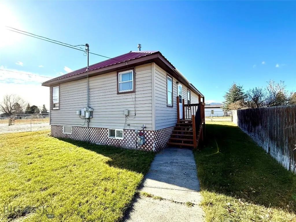 713 W Conley Avenue Deer Lodge MT 59722