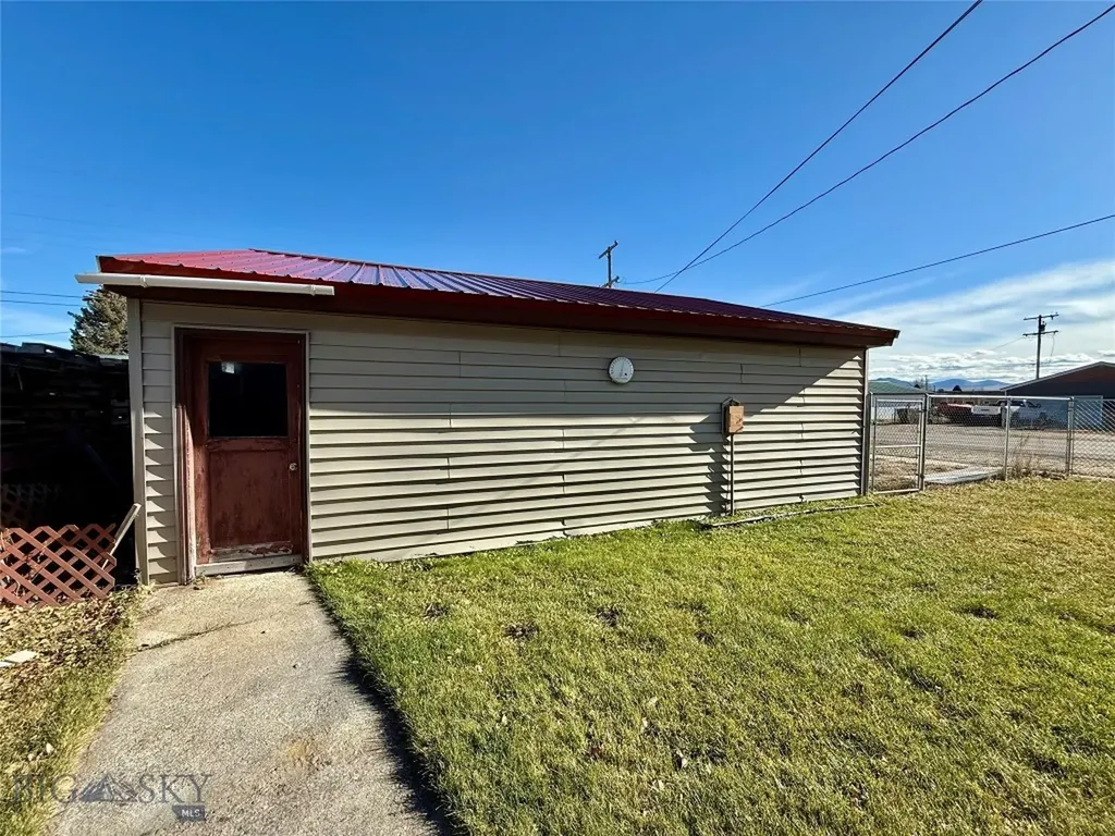 713 W Conley Avenue Deer Lodge MT 59722
