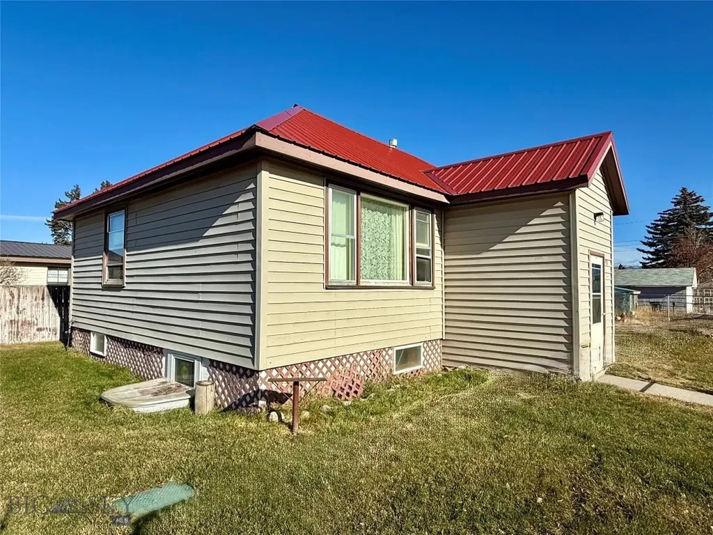 713 W Conley Avenue Deer Lodge MT 59722