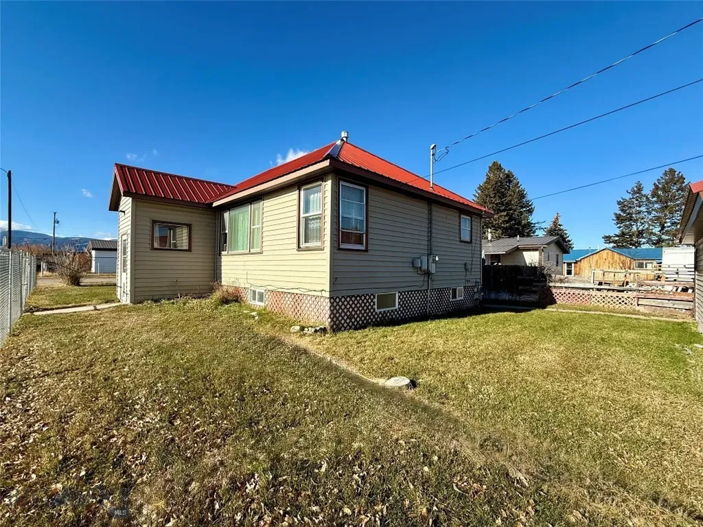 713 W Conley Avenue Deer Lodge MT 59722