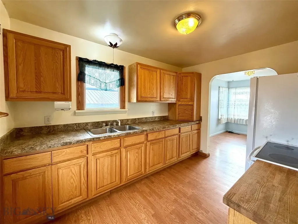 713 W Conley Avenue Deer Lodge MT 59722