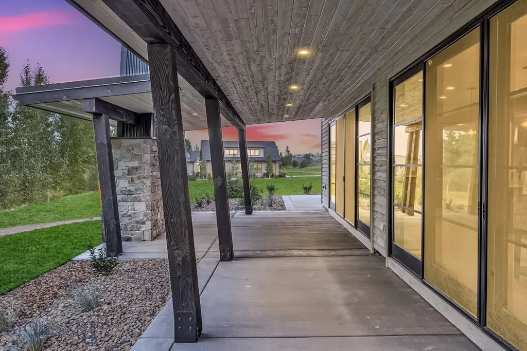 33 Leachman Lane Bozeman MT 59718