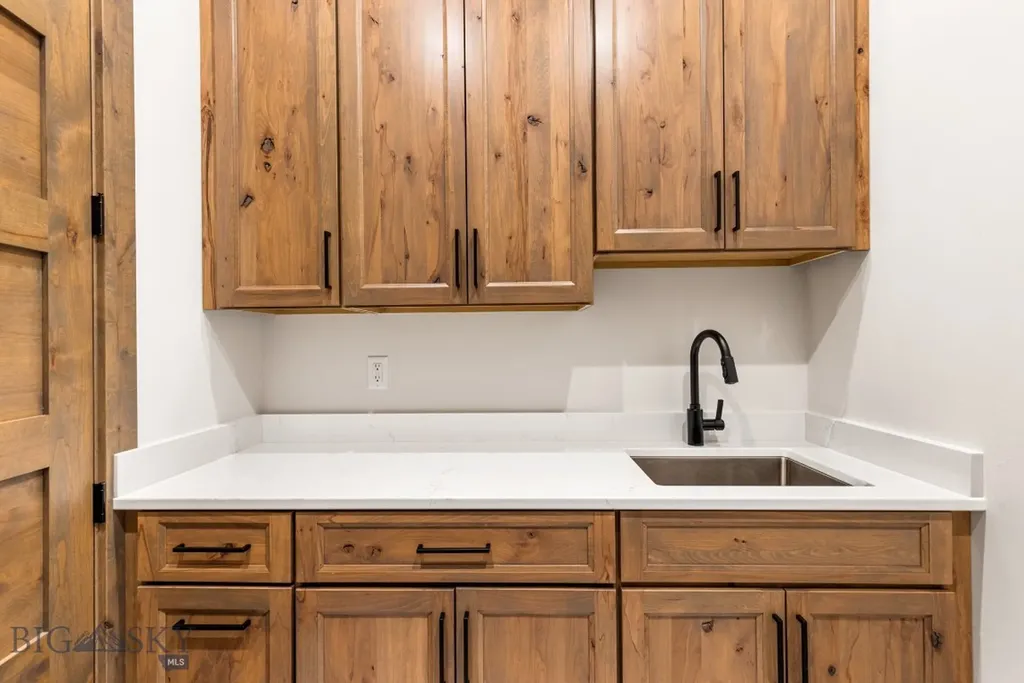 33 Leachman Lane Bozeman MT 59718