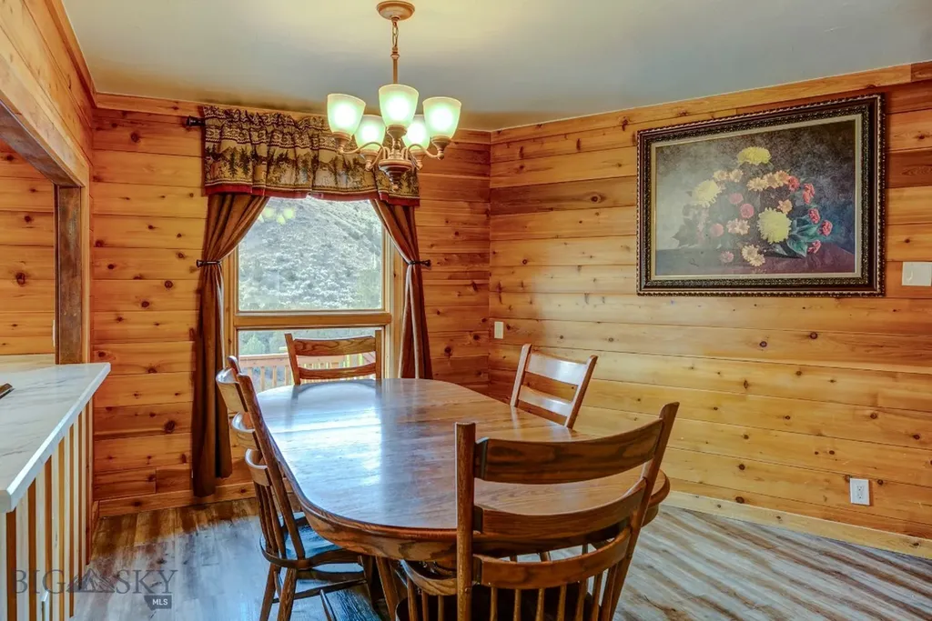 1099 Us Highway 89 S Gardiner MT 59030