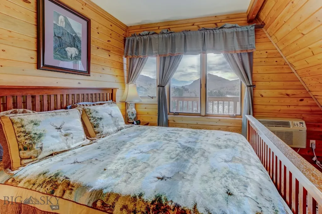 1099 Us Highway 89 S Gardiner MT 59030