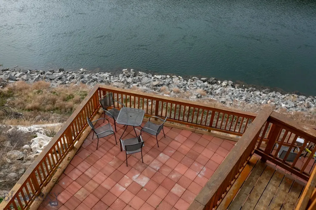1099 Us Highway 89 S Gardiner MT 59030