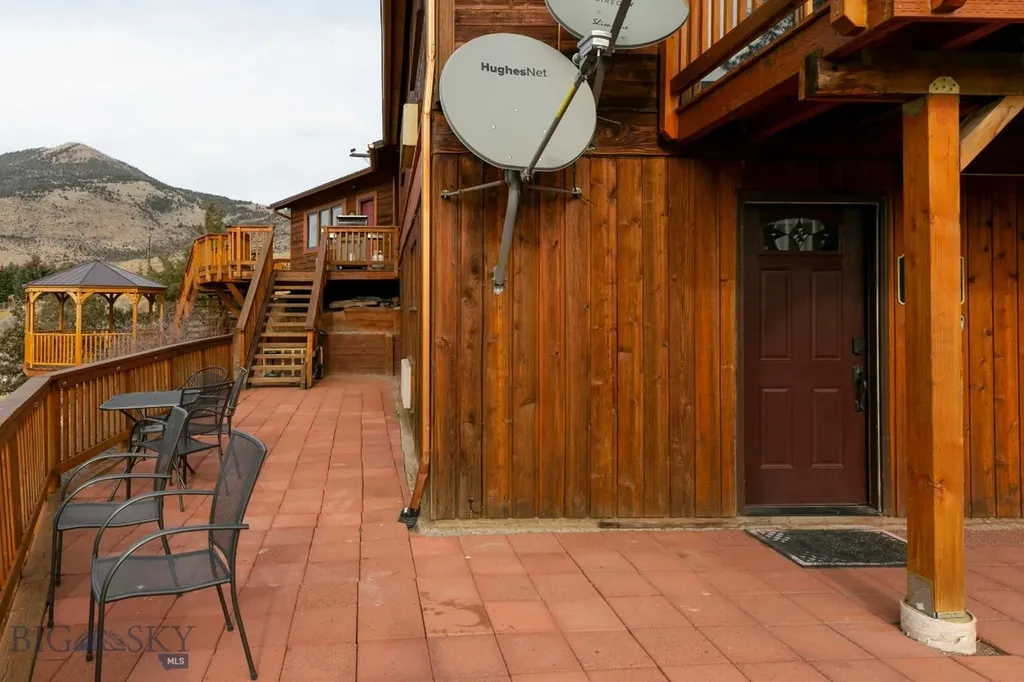 1099 Us Highway 89 S Gardiner MT 59030