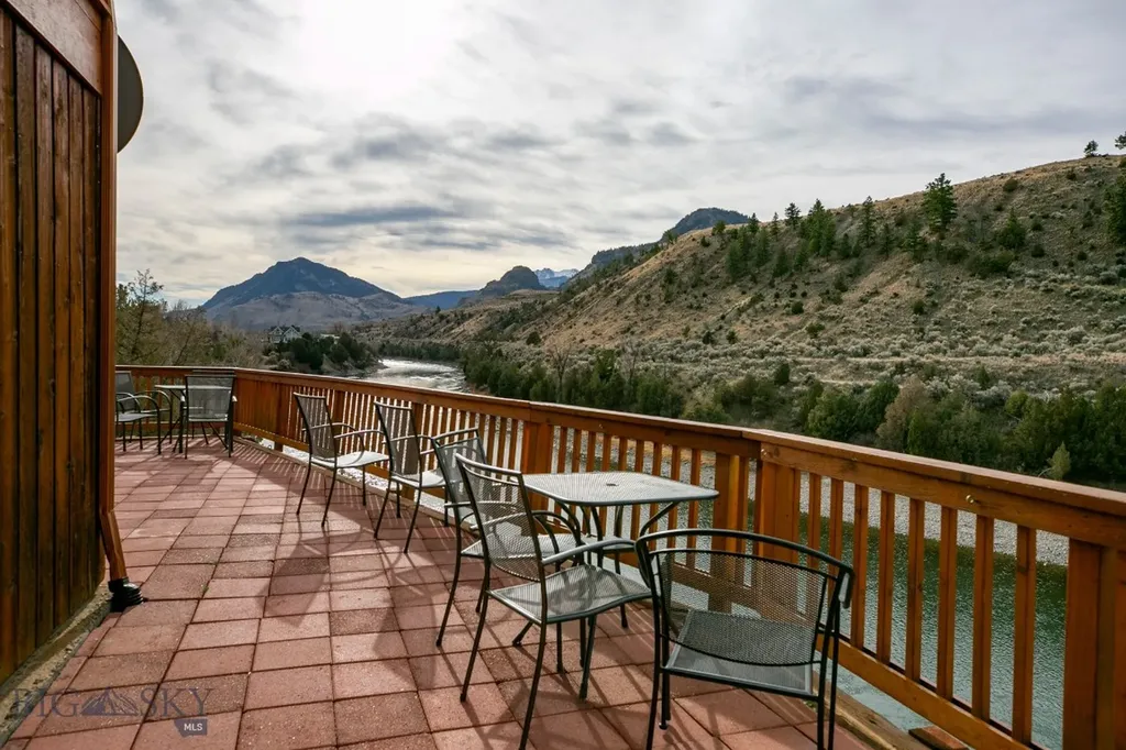 1099 Us Highway 89 S Gardiner MT 59030
