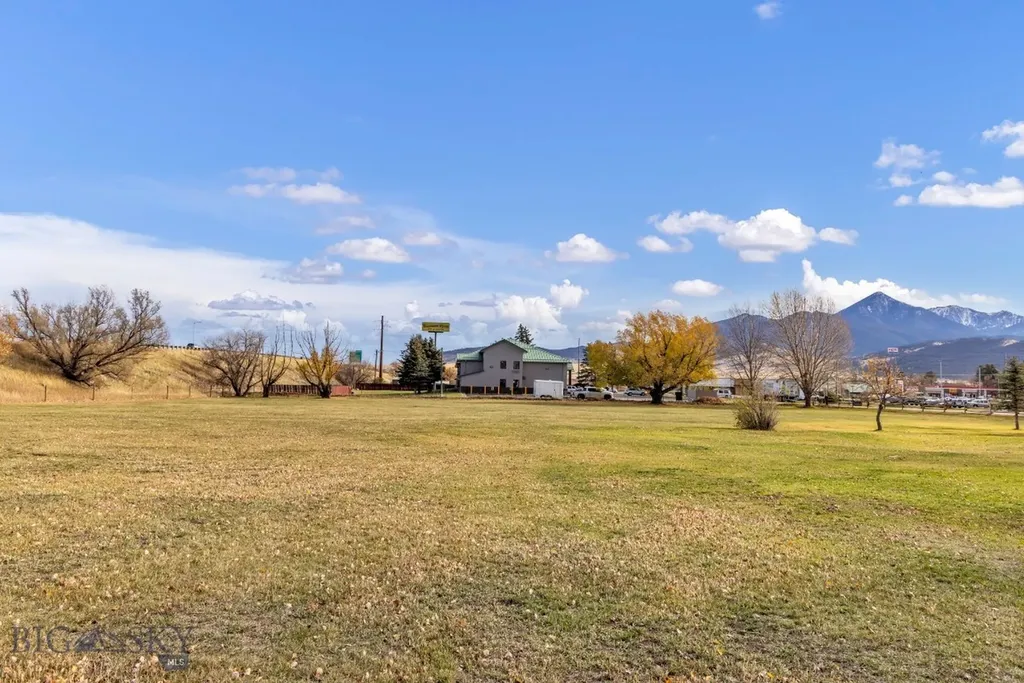 16 Loves Lane Livingston MT 59047