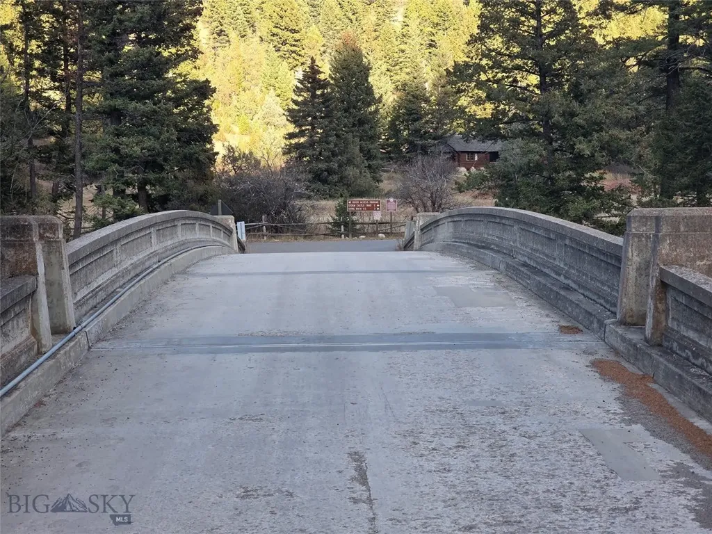 29 Old Hell Roaring Trail Gallatin Gateway MT 59730
