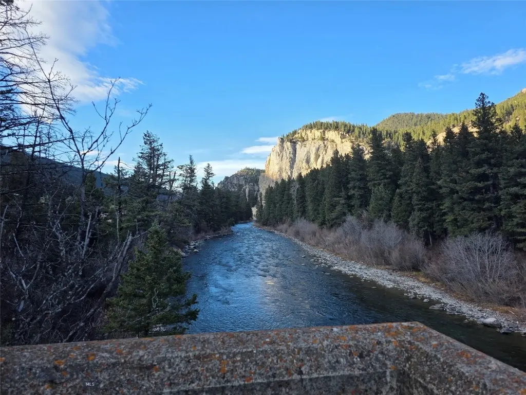 29 Old Hell Roaring Trail Gallatin Gateway MT 59730