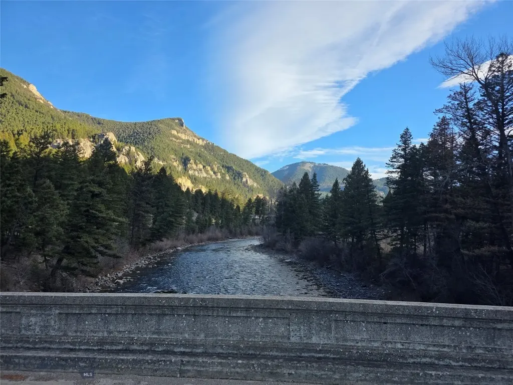 29 Old Hell Roaring Trail Gallatin Gateway MT 59730