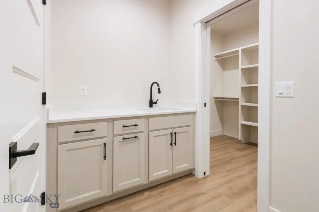 16 Cowen Lane Bozeman MT 59718