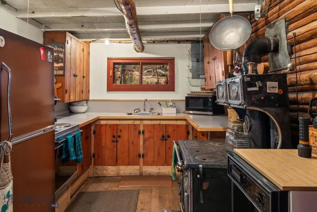 10400 Hyalite Canyon Road Bozeman MT 59718