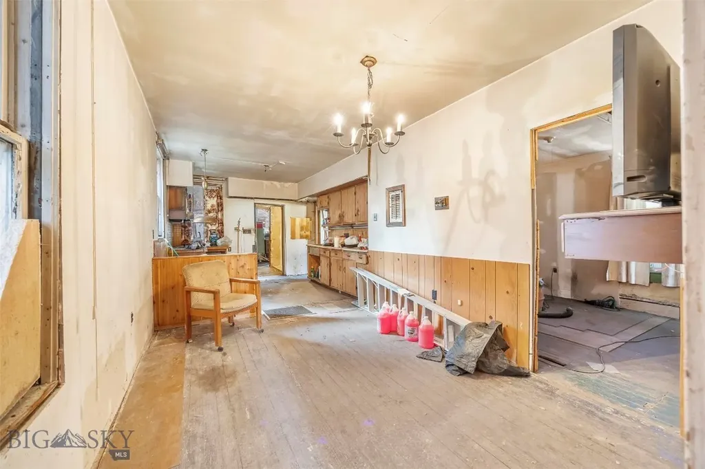 225 S Dakota Butte MT 59701