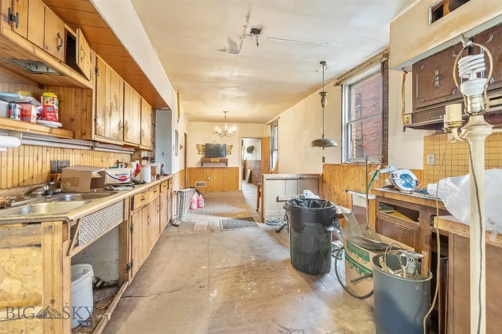 225 S Dakota Butte MT 59701
