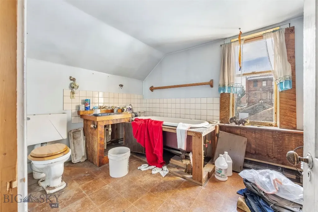 225 S Dakota Butte MT 59701