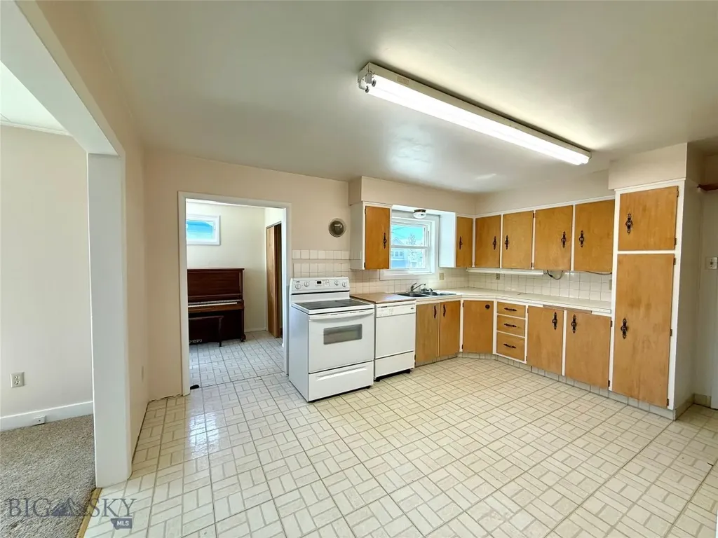 918 Fifth Street Deer Lodge MT 59722