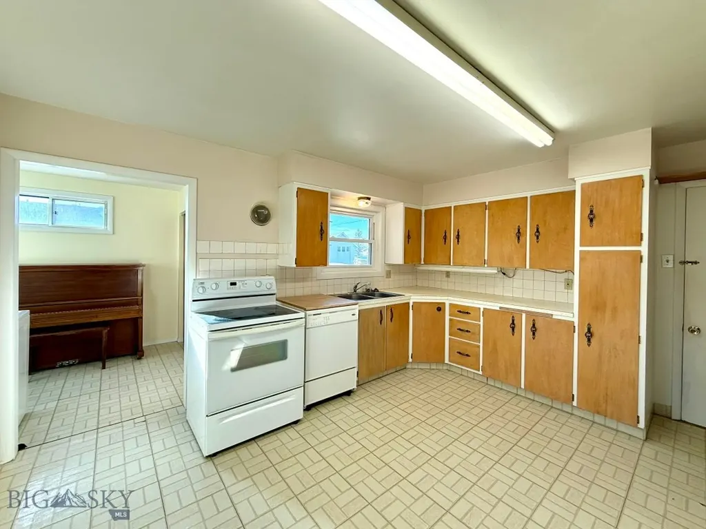 918 Fifth Street Deer Lodge MT 59722