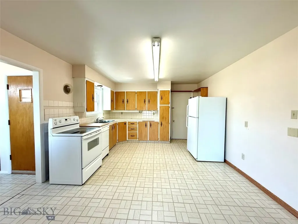 918 Fifth Street Deer Lodge MT 59722